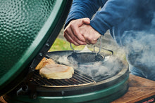 Učitajte sliku u preglednik galerije, BIG GREEN EGG PREŠA OD LIJEVANOG ŽELJEZA (GRILL PRESS)