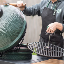 Učitajte sliku u preglednik galerije, Big Green Egg Cast Iron Grid Lifter (Big Green Egg podizač rešetke od lijevanog željeza)