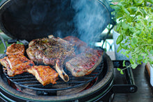 Učitajte sliku u preglednik galerije, Big Green Egg MiniMax (orginal kamado roštilj)