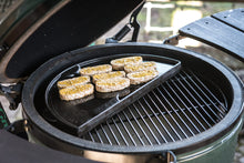 Učitajte sliku u preglednik galerije, Big Green Egg Half Cast Iron Plancha (Big Green Egg polovina Plancha-e od lijevanog željeza)