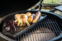 Učitajte sliku u preglednik galerije, Big Green Egg Half Cast Iron Plancha (Big Green Egg polovina Plancha-e od lijevanog željeza)