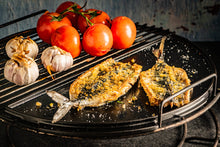 Učitajte sliku u preglednik galerije, Big Green Egg Half Cast Iron Plancha (Big Green Egg polovina Plancha-e od lijevanog željeza)