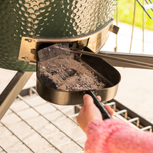 Učitajte sliku u preglednik galerije, Big Green Egg Ash Tool (Big Green Egg alat za pepeo)