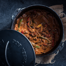 Učitajte sliku u preglednik galerije, Big Green Egg Cast Iron Dutch Oven (Big Green Egg Dutch Oven od lijevanog željeza)