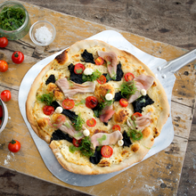 Učitajte sliku u preglednik galerije, Big Green Egg Stainless Steel Pizza Peel (Big Green Egg čelična lopatica za pizzu)