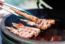 Učitajte sliku u preglednik galerije, Big Green Egg Silicone Tipped Tongs (Big Green Egg silikonske hvataljke)