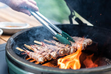 Učitajte sliku u preglednik galerije, Big Green Egg Silicone Tipped Tongs (Big Green Egg silikonske hvataljke)