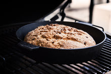 Učitajte sliku u preglednik galerije, Tava od lijevanog željeza (Cast Iron Skillet)