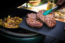 Učitajte sliku u preglednik galerije, Big Green Egg Silicone Tipped Tongs (Big Green Egg silikonske hvataljke)