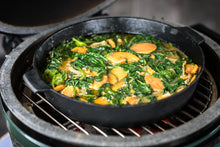 Učitajte sliku u preglednik galerije, Tava od lijevanog željeza (Cast Iron Skillet)