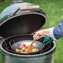 Učitajte sliku u preglednik galerije, Big Green Egg Carbon Steel Wok (Big Green Egg Grill-Wok od čelika)