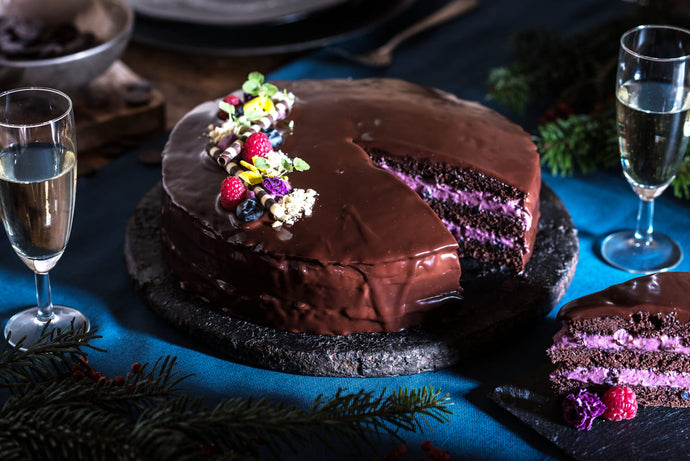 ČOKOLADNA TORTA S PJENOM OD BOROVNICA