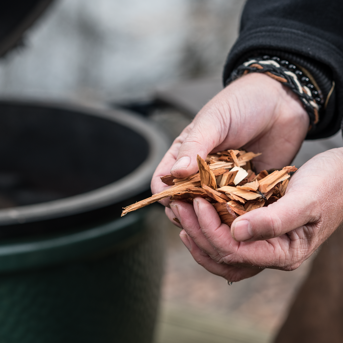 Big Green Egg Wood Chips (Big Green Egg drveni čips za dimljenje)